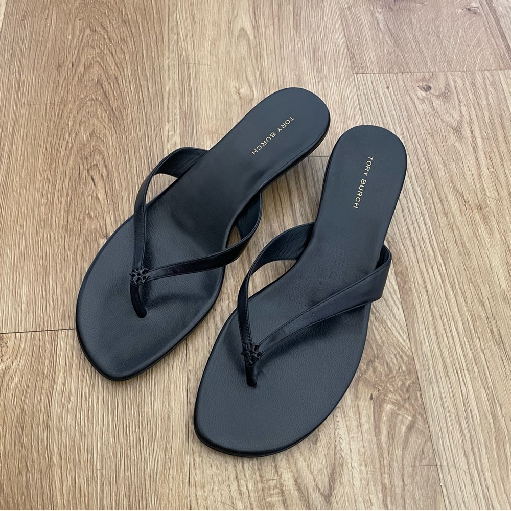 NWOB Tory Burch Capri Leather Kitten-Heel Thong Sandals